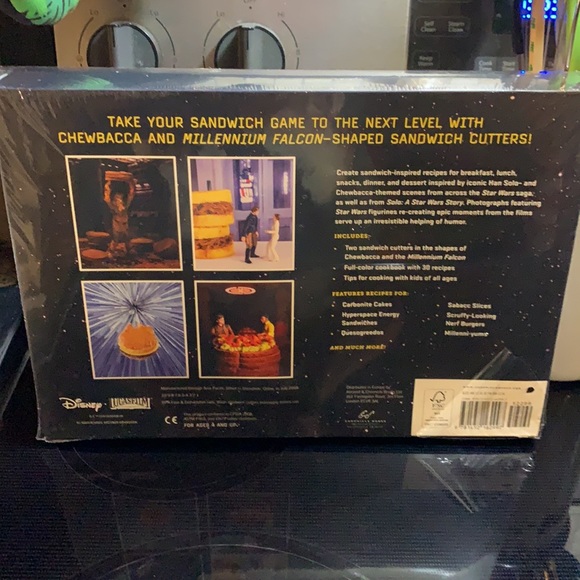 The Star Wars Cookbook - with 2 Cutters - Picture 5 of 8